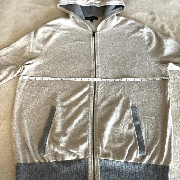 ***SOLD***Banana Republic Zip Hooded Sweater - Size L - Picture 6 of 10